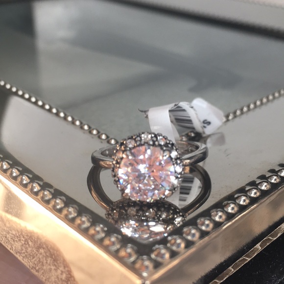 Gorgeous White CZ ring on Silver Plated - Picture 2 of 4